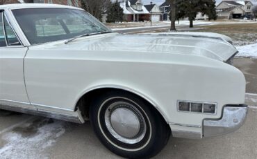 Oldsmobile-98-1966-White-Black-15