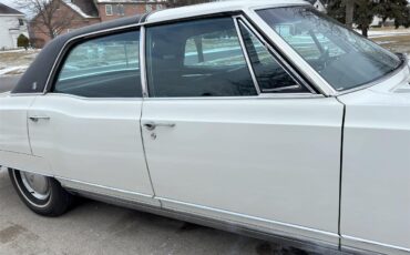 Oldsmobile-98-1966-White-Black-16
