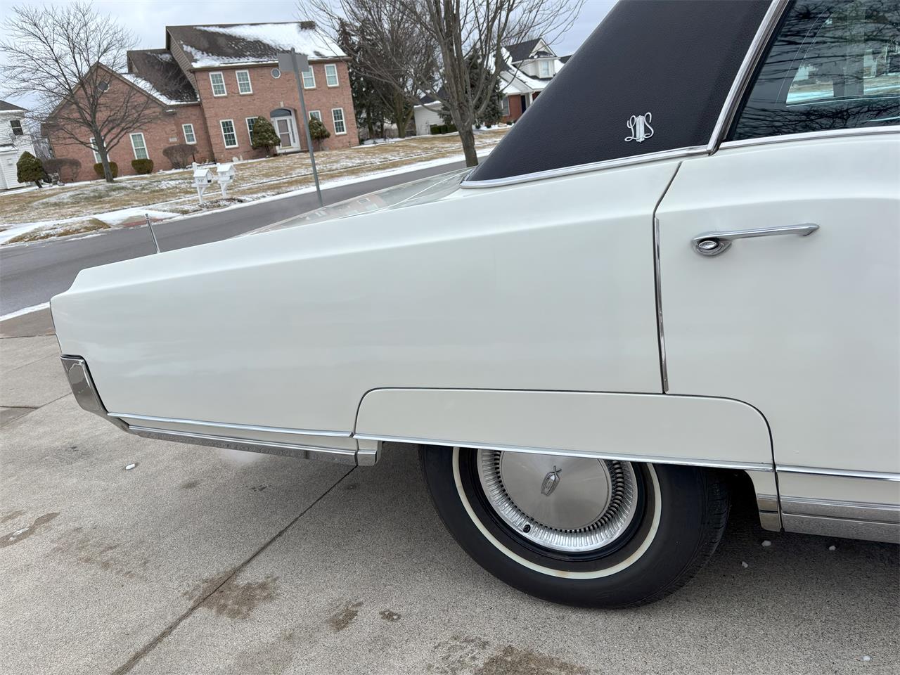 Oldsmobile-98-1966-White-Black-17
