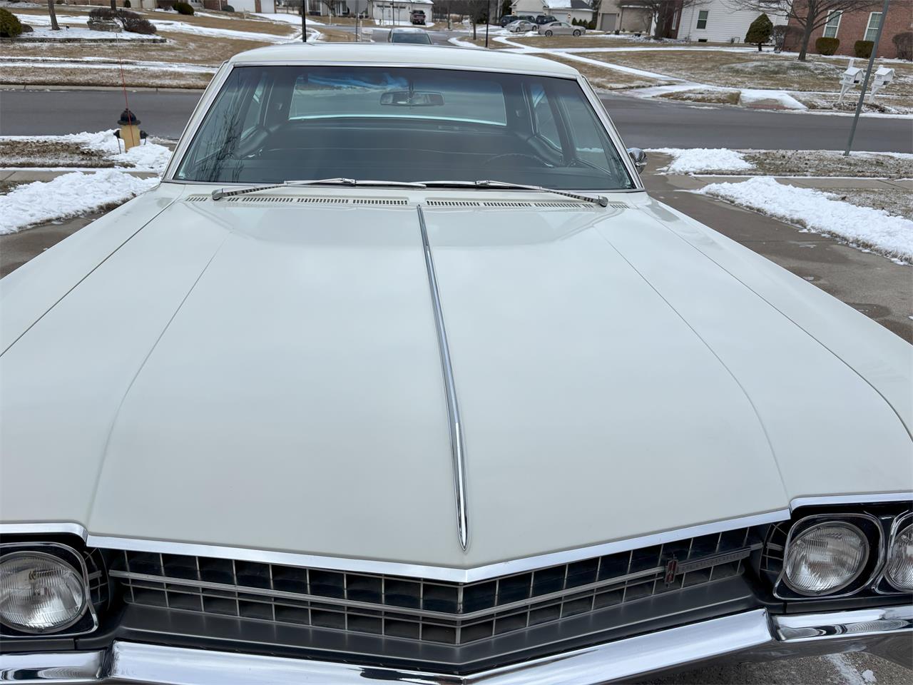 Oldsmobile-98-1966-White-Black-20