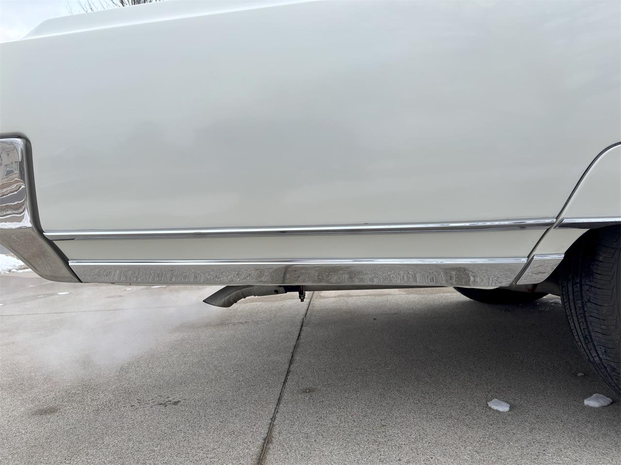 Oldsmobile-98-1966-White-Black-25