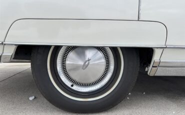 Oldsmobile-98-1966-White-Black-26