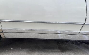 Oldsmobile-98-1966-White-Black-27