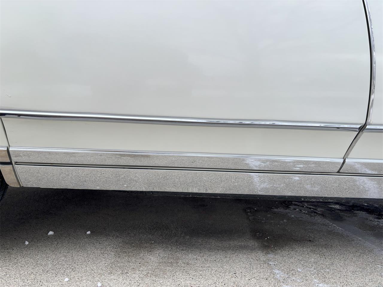 Oldsmobile-98-1966-White-Black-27