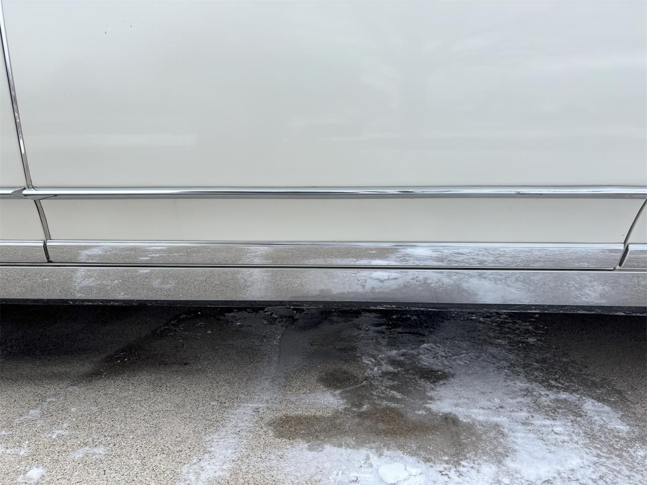 Oldsmobile-98-1966-White-Black-28
