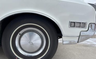 Oldsmobile-98-1966-White-Black-29