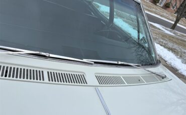 Oldsmobile-98-1966-White-Black-3