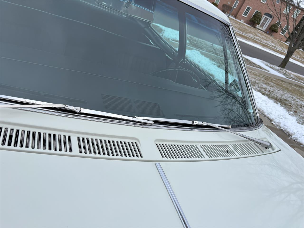 Oldsmobile-98-1966-White-Black-3