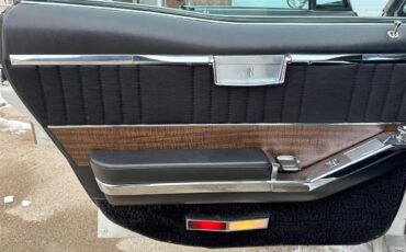 Oldsmobile-98-1966-White-Black-37