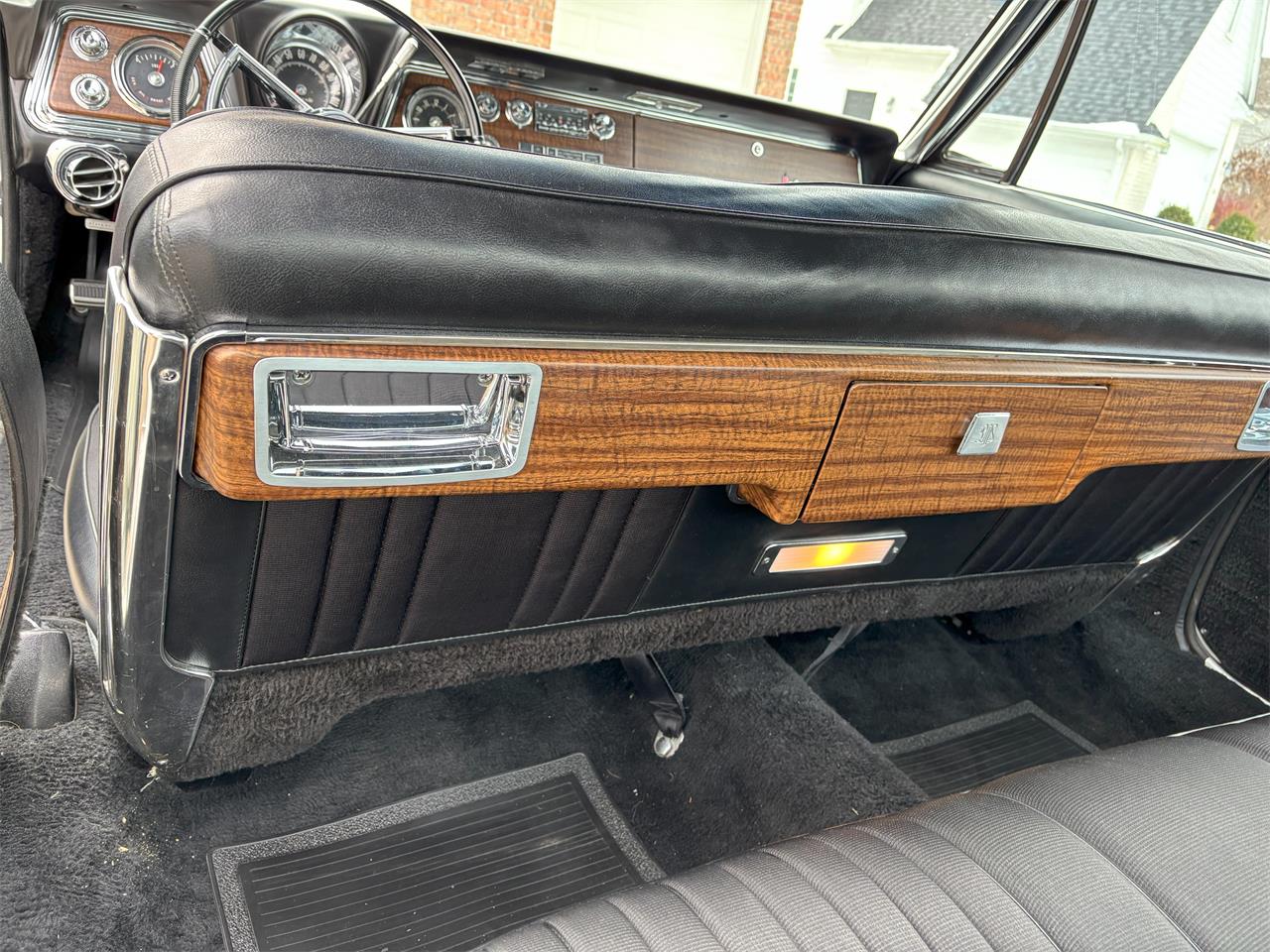 Oldsmobile-98-1966-White-Black-38