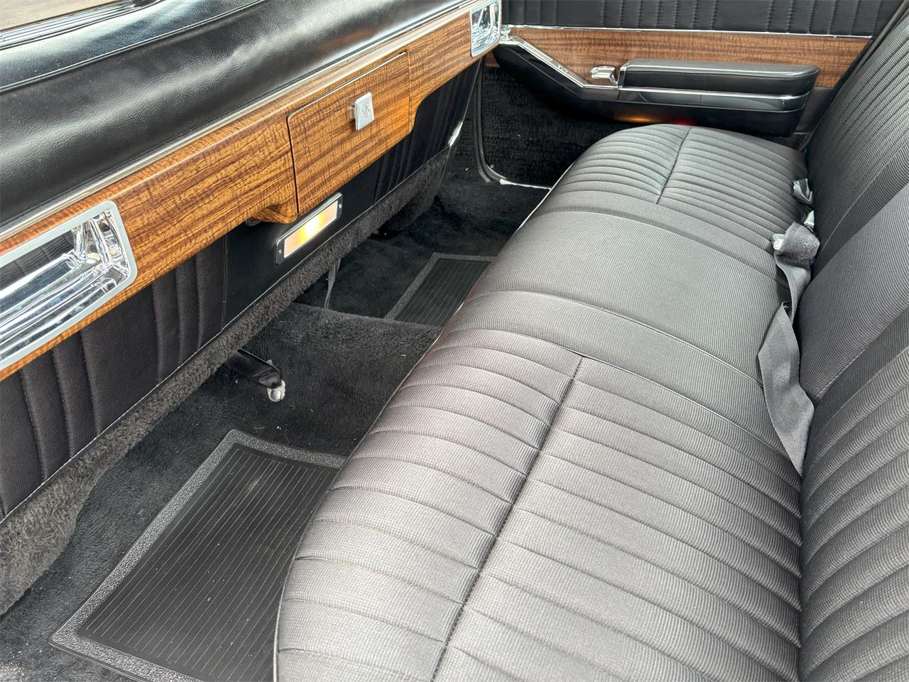 Oldsmobile-98-1966-White-Black-39