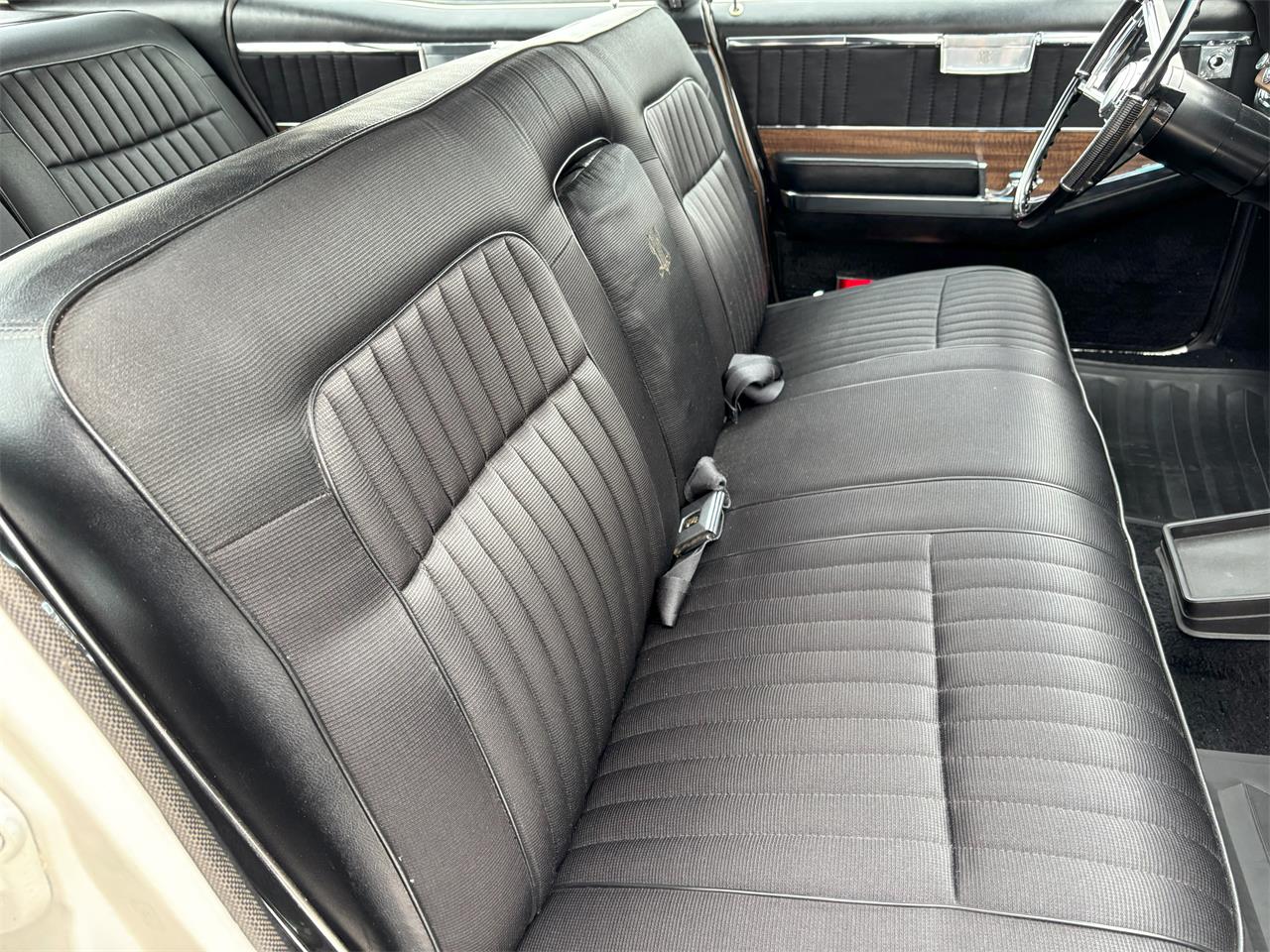 Oldsmobile-98-1966-White-Black-40
