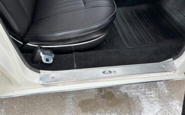 Oldsmobile-98-1966-White-Black-41