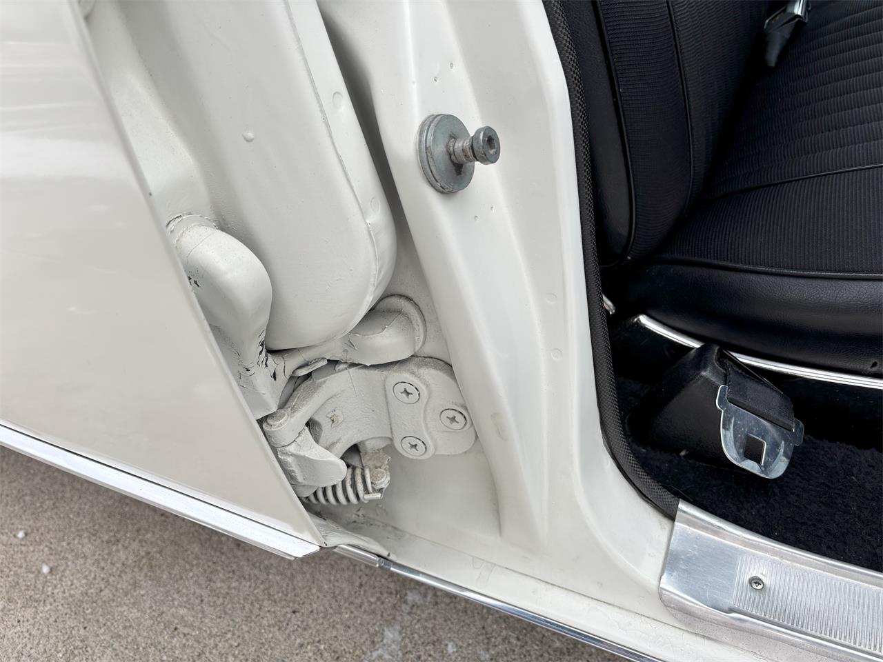 Oldsmobile-98-1966-White-Black-42