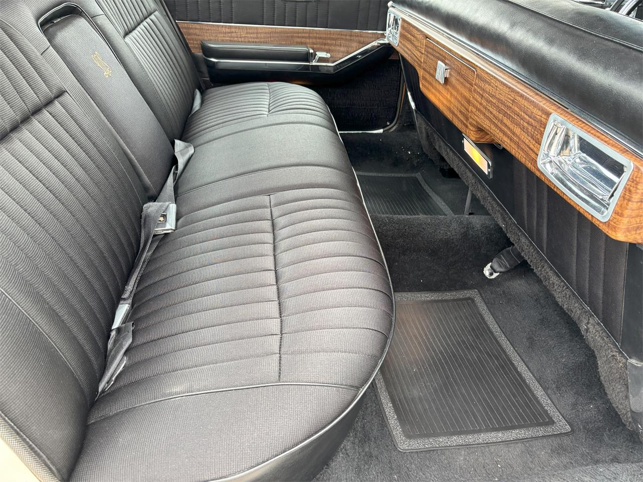 Oldsmobile-98-1966-White-Black-44