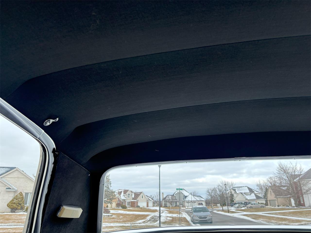 Oldsmobile-98-1966-White-Black-52