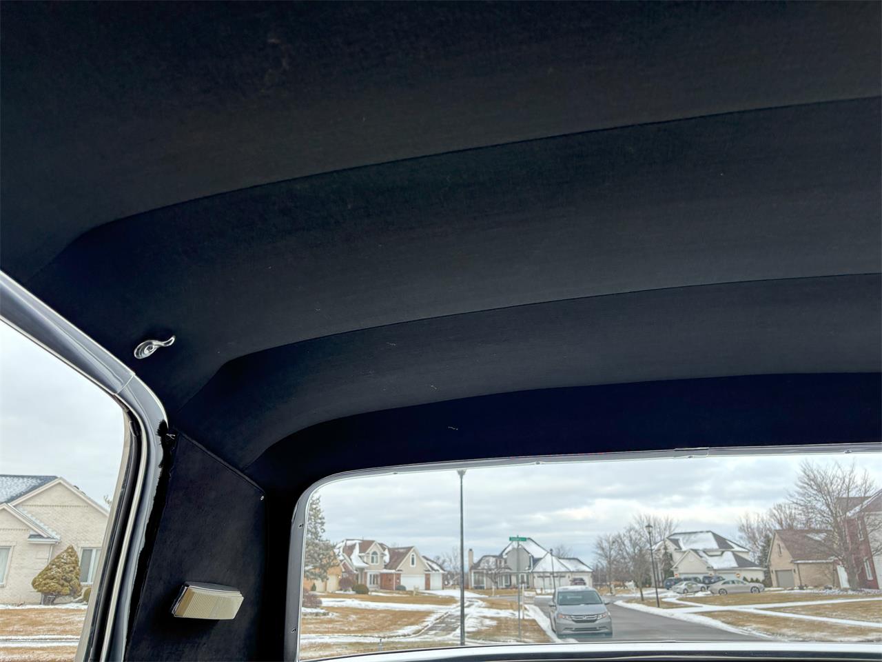 Oldsmobile-98-1966-White-Black-53