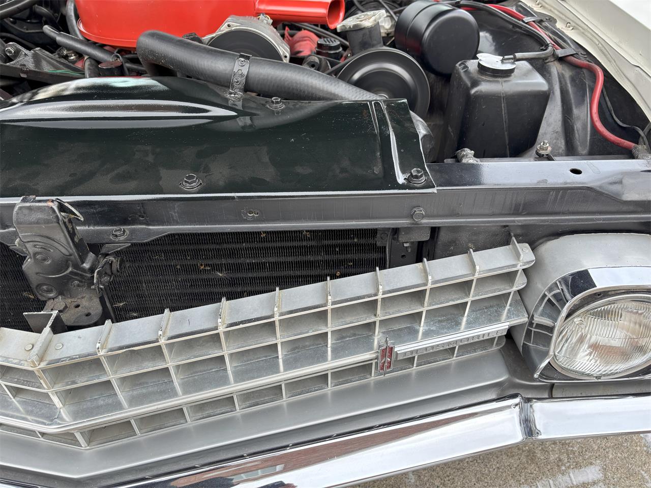 Oldsmobile-98-1966-White-Black-58