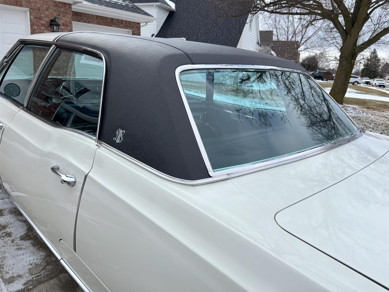 Oldsmobile-98-1966-White-Black-72
