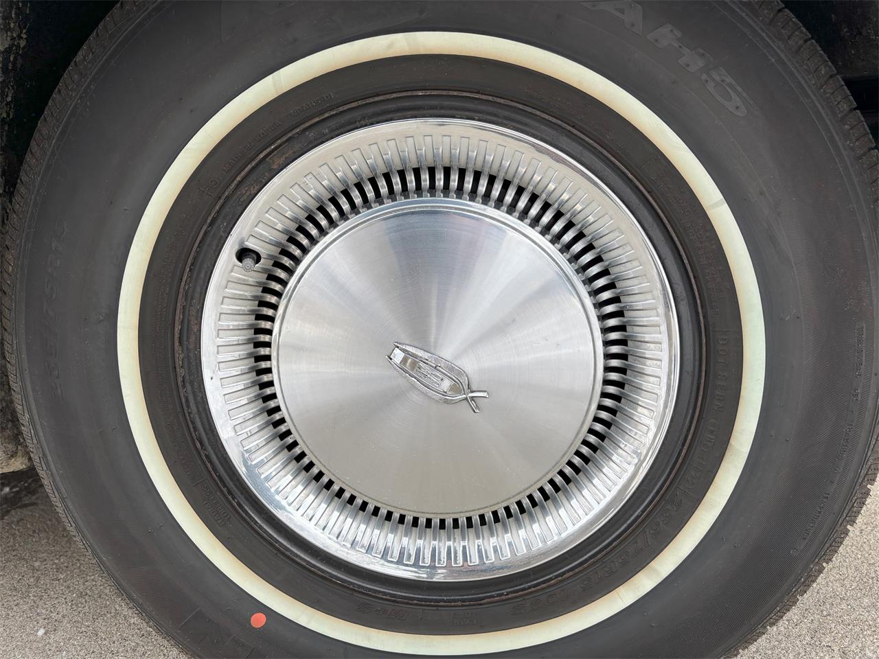 Oldsmobile-98-1966-White-Black-73