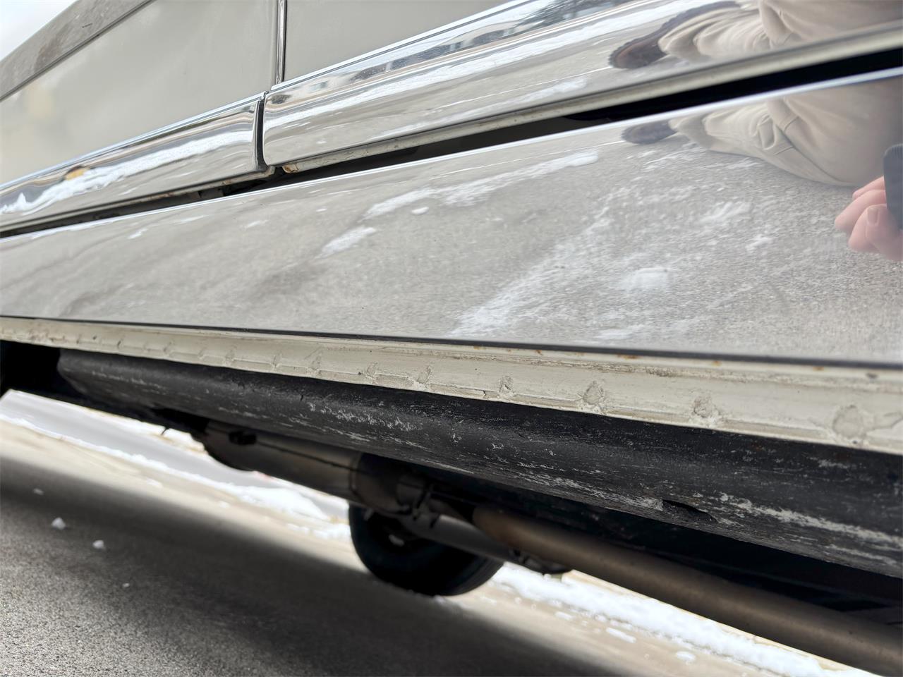Oldsmobile-98-1966-White-Black-81