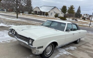 Oldsmobile-98-1966-White-Black-85