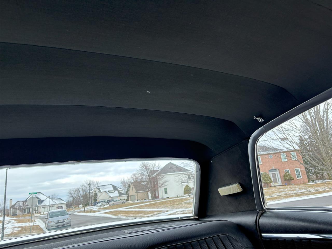 Oldsmobile-98-1966-White-Black-86
