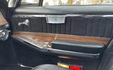 Oldsmobile-98-1966-White-Black-87