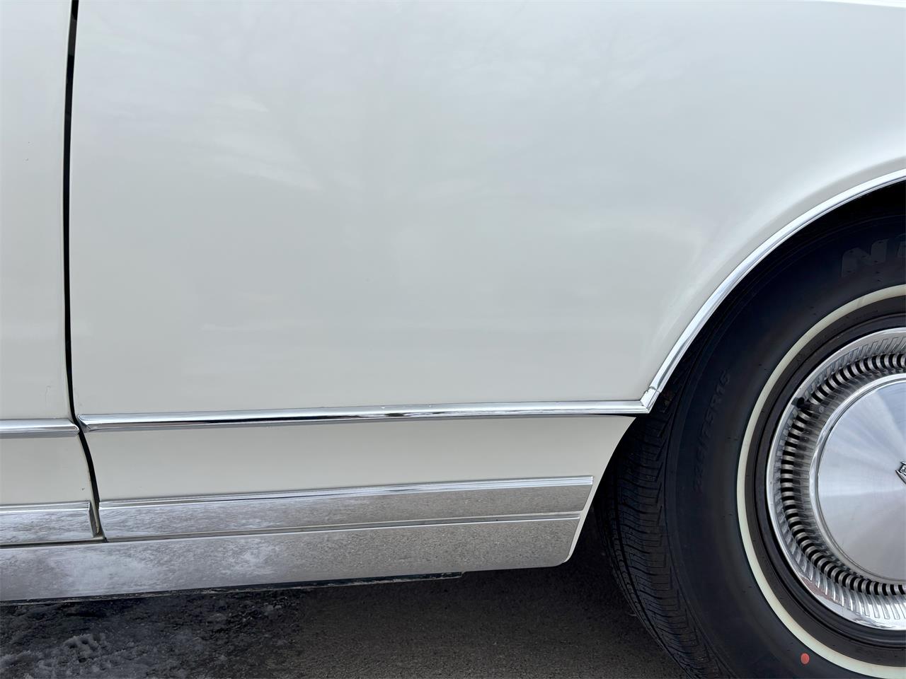 Oldsmobile-98-1966-White-Black-89
