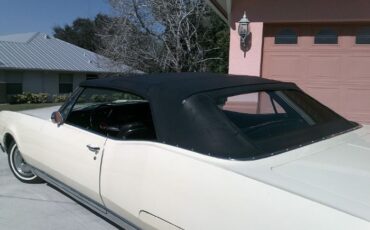 Oldsmobile-98-1967-Light-Yellow-Black-1