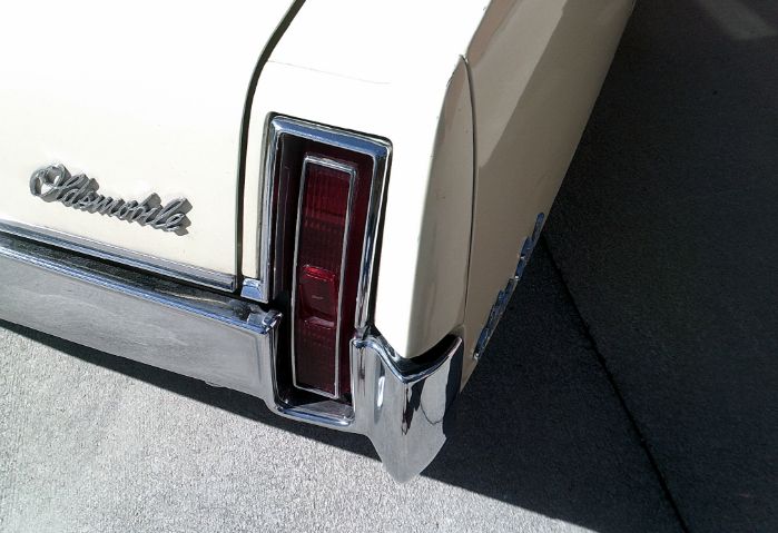 Oldsmobile-98-1967-Light-Yellow-Black-4