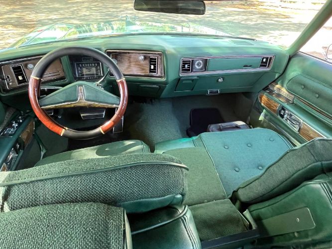 Oldsmobile-98-1973-GreenBlack-Vinyl-To-10