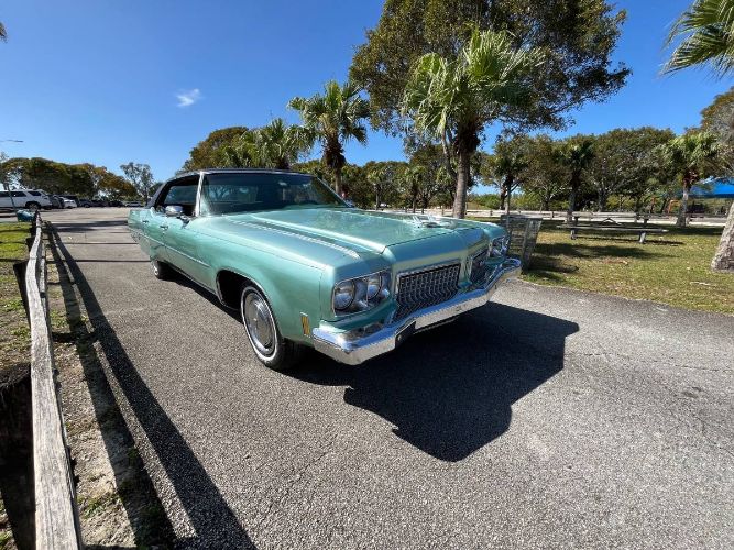 Oldsmobile-98-1973-GreenBlack-Vinyl-To-3