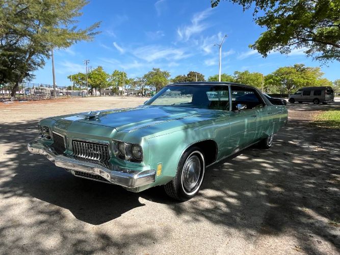Oldsmobile-98-1973-GreenBlack-Vinyl-To-8