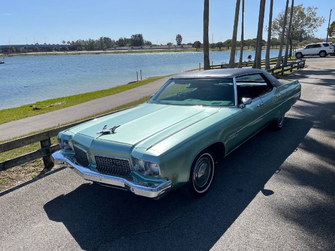 Oldsmobile-98-1973-GreenBlack-Vinyl-To