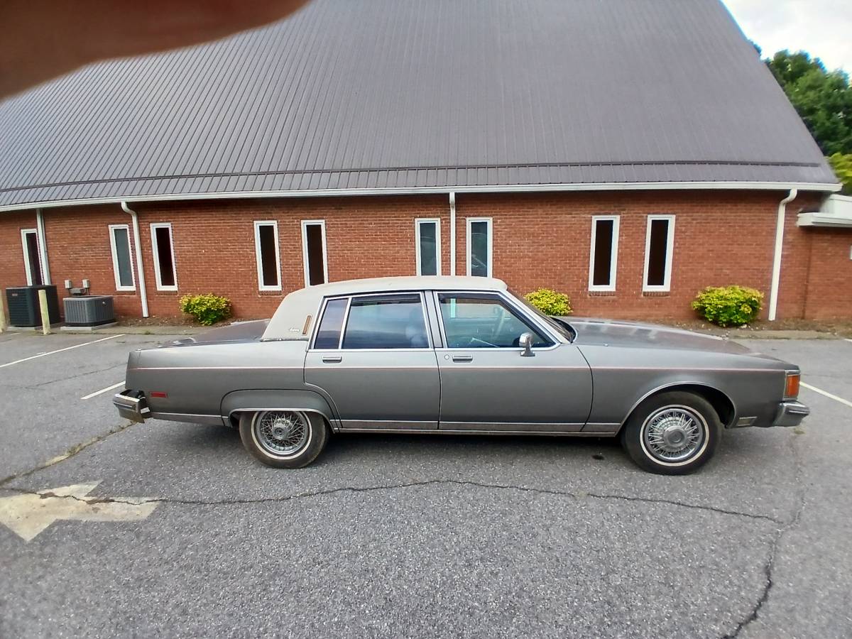 Oldsmobile-98-1984-grey-3