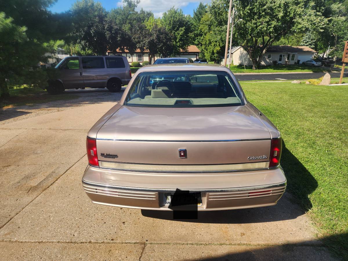 Oldsmobile-98-1992-2