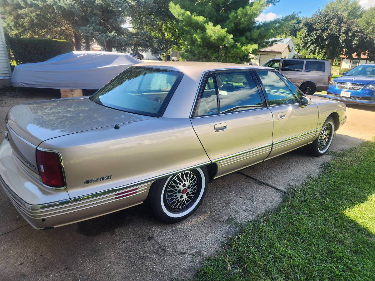 Oldsmobile-98-1992-32
