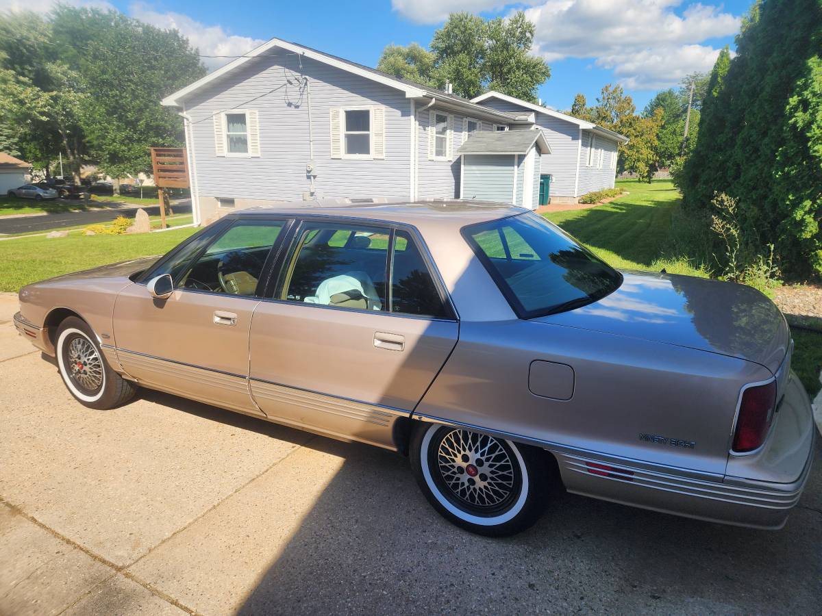 Oldsmobile-98-1992-34