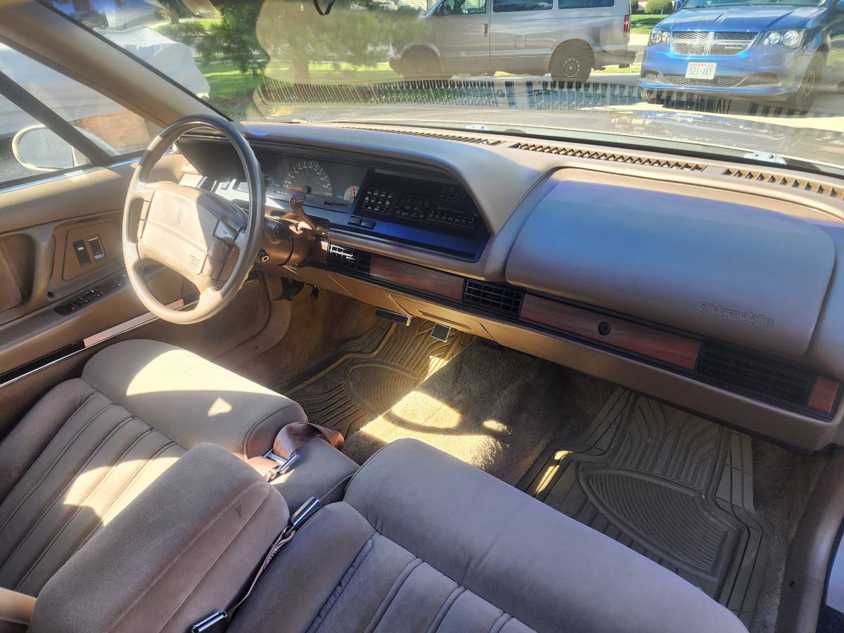 Oldsmobile-98-1992-9