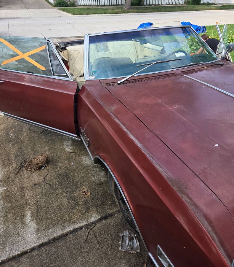 Oldsmobile-98-convertible-1966-2