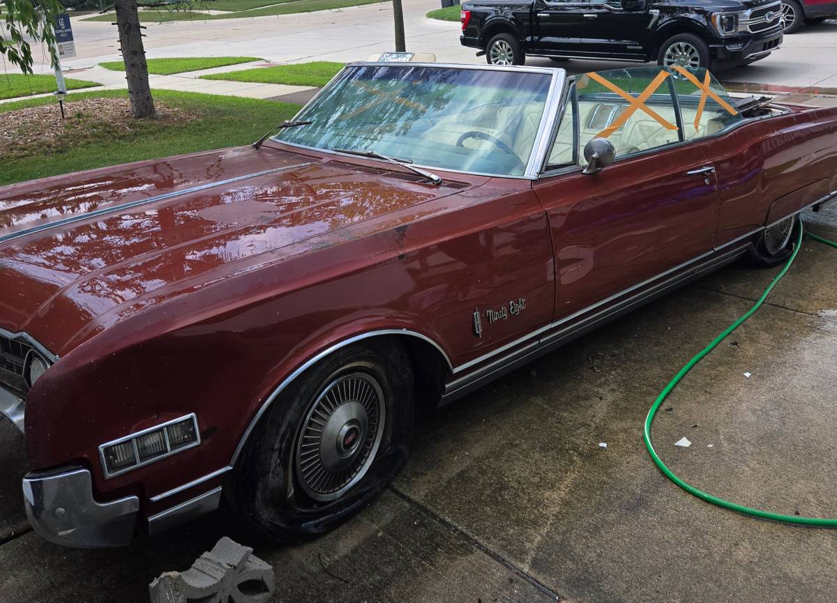 Oldsmobile-98-convertible-1966