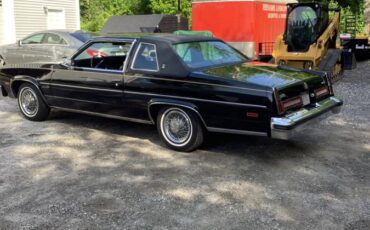 Oldsmobile-98-regency-1977-2