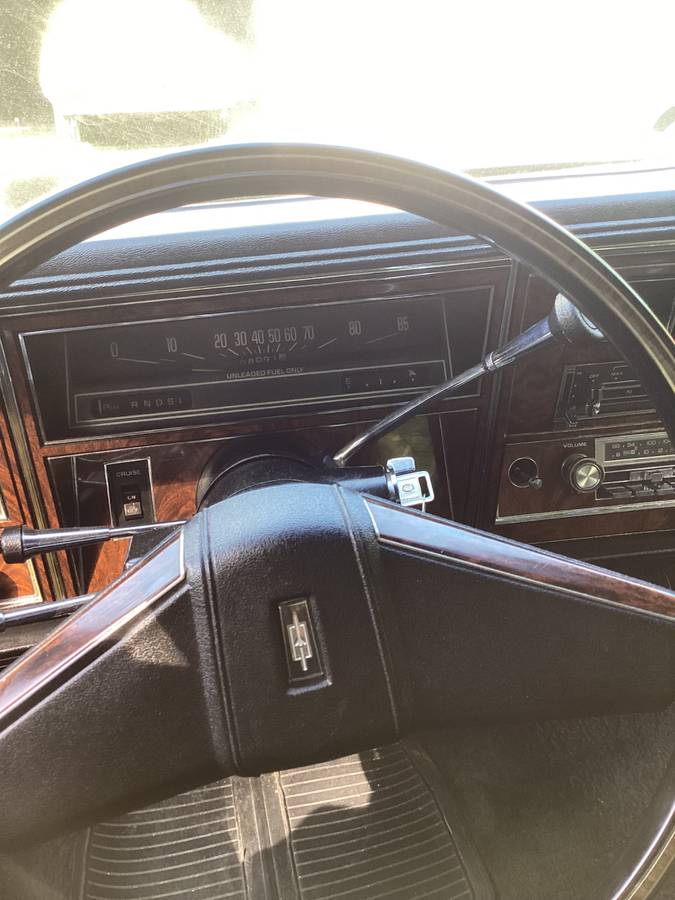 Oldsmobile-98-regency-1977-5