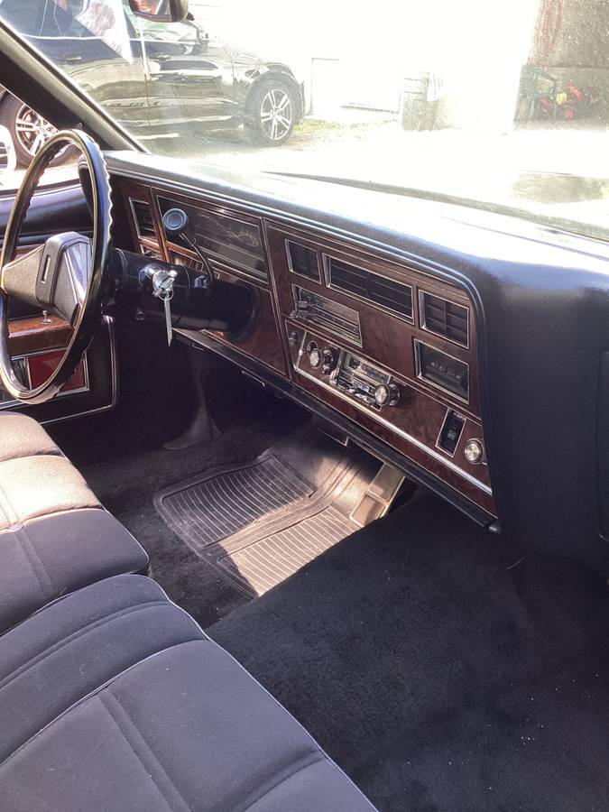 Oldsmobile-98-regency-1977-6
