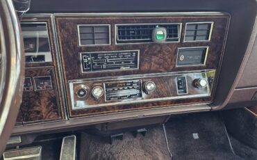 Oldsmobile-98-regency-1983-Beige-Cream-Chocolate-15