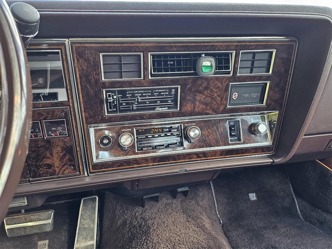 Oldsmobile-98-regency-1983-Beige-Cream-Chocolate-15