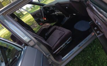 Oldsmobile-98-regency-1983-brown-10