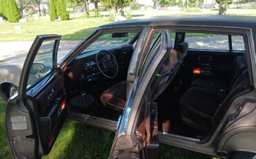 Oldsmobile-98-regency-1983-brown-11