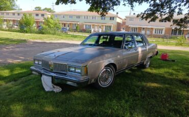 Oldsmobile-98-regency-1983-brown-18